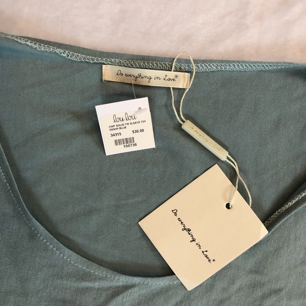 ❌ Sold ❌ NWT! Lou Lou Cold Shoulder Top - Picture 2 of 7